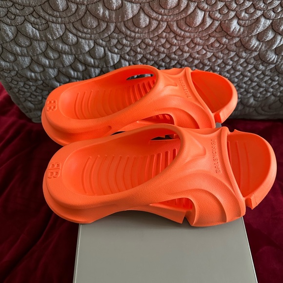 Balenciaga Mold Women’s Slides - Picture 2 of 6